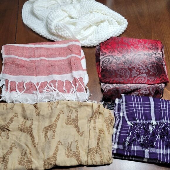 Scarves lot of 5 Women's variety of Scarves Pre-owned - Picture 1 of 9